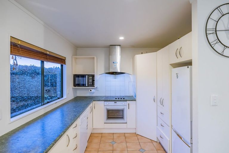 Photo of property in 14 Swanson Oaks, Swanson, Auckland, 0612