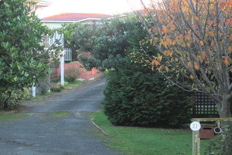 Photo of property in 11 Golf Road, Paraparaumu Beach, Paraparaumu, 5032