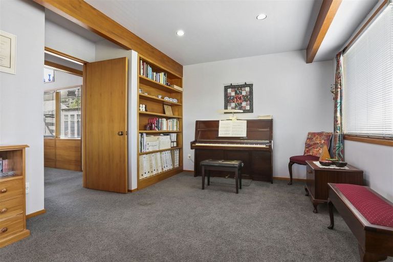 Photo of property in 6 Stevenson Way, Cockle Bay, Auckland, 2014