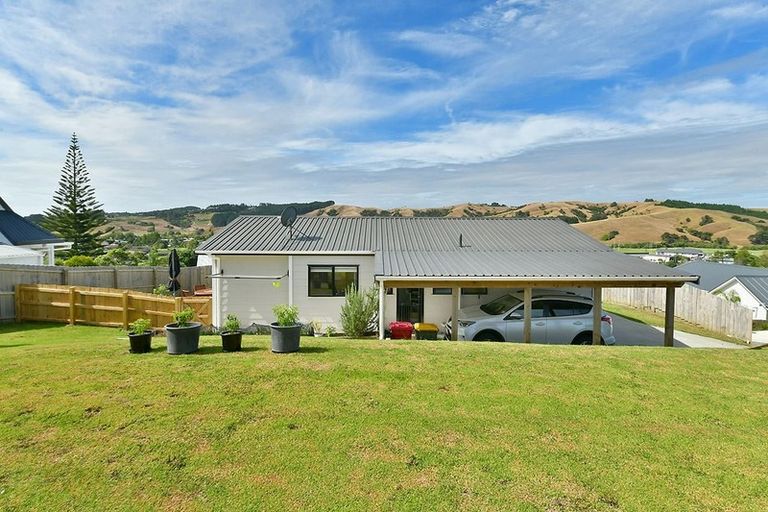 Photo of property in 16 Rauta Way, Helensville, 0800