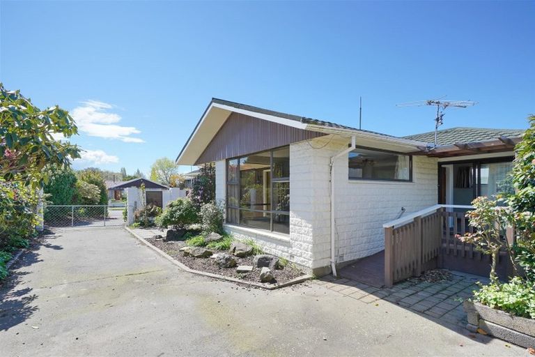 Photo of property in 23 Talltree Avenue, Avonhead, Christchurch, 8042