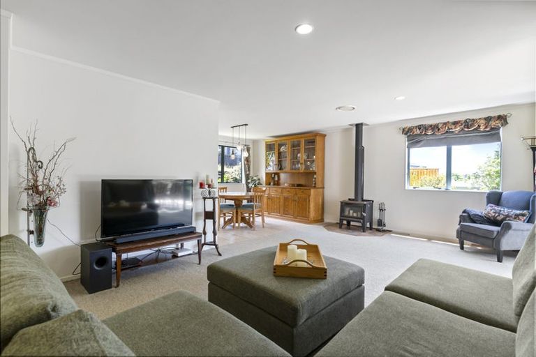 Photo of property in 16 Landsdale Place, Massey, Auckland, 0614