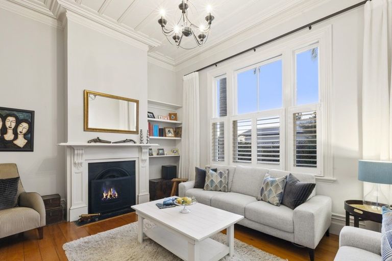 Photo of property in 143 Vauxhall Road, Narrow Neck, Auckland, 0624