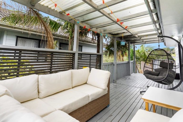 Photo of property in 2/20 Landsdale Place, Massey, Auckland, 0614