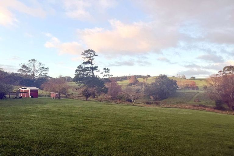 Photo of property in 124 Kanohi Road, Kaukapakapa, 0873