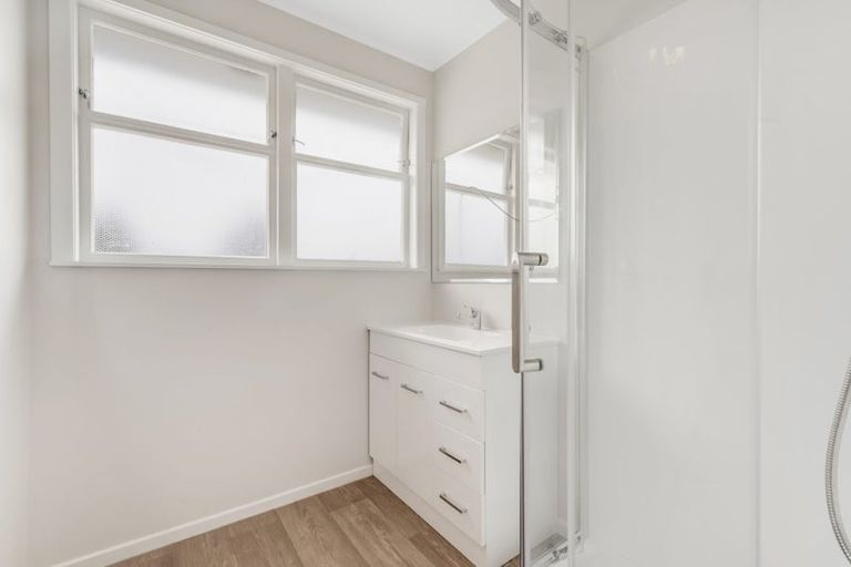 Photo of property in 194 Don Buck Road, Massey, Auckland, 0614