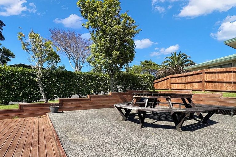 Photo of property in 8 Longview Rise, Massey, Auckland, 0614