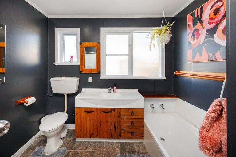 Photo of property in 40 Sutherland Crescent, Westbrook, Palmerston North, 4412