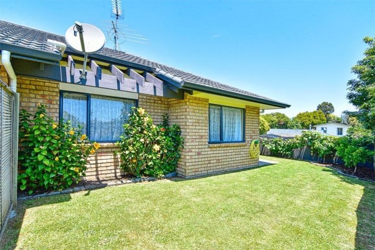 Photo of property in 15 Rossiter Avenue, Waiuku, 2123
