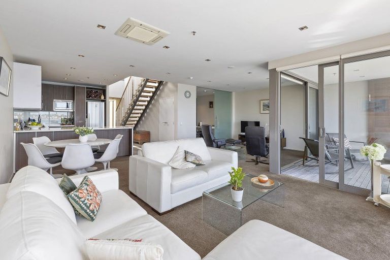 Photo of property in Patent 326 Apartments, 504s/326 Evans Bay Parade, Hataitai, Wellington, 6021