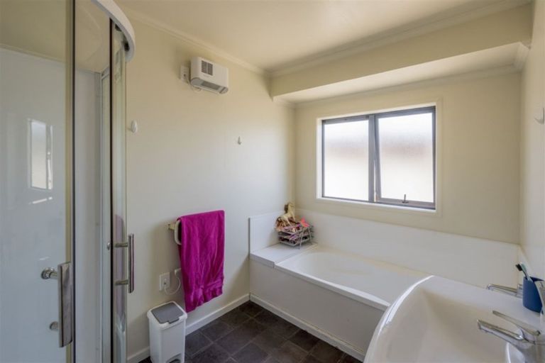 Photo of property in 6 Karlos Lane, Levin, 5510