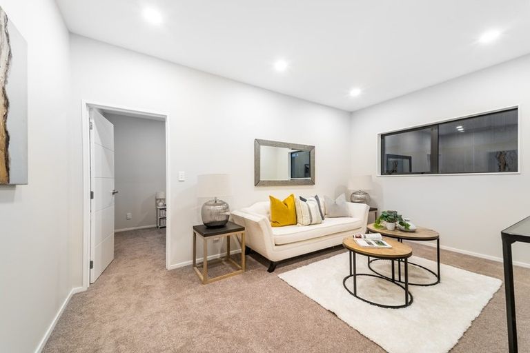 Photo of property in 4 Franheim Crescent, Orewa, 0931