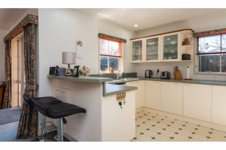 Photo of property in 2/61 Hawkesbury Avenue, St Albans, Christchurch, 8014