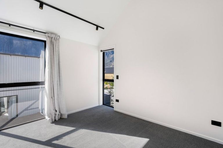 Photo of property in 39 Casterway Crescent, Jacks Point, 9371