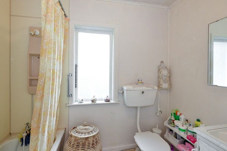 Photo of property in 443 Dalcross Street, Mayfair, Hastings, 4122
