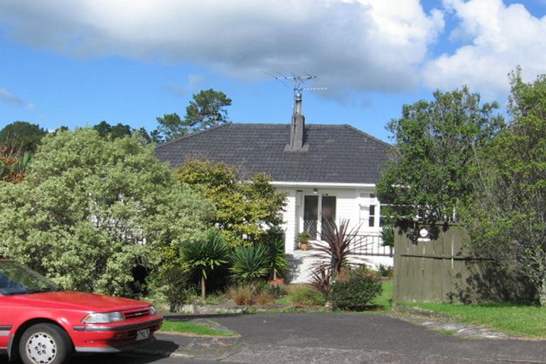 Photo of property in 23 Roland Hill, Glen Eden, Auckland, 0602