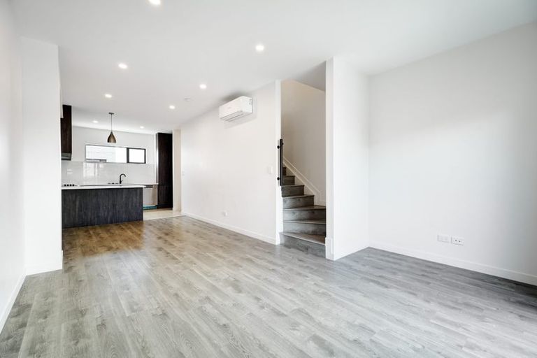 Photo of property in 19 Taipahitini Road, Rosehill, 2113