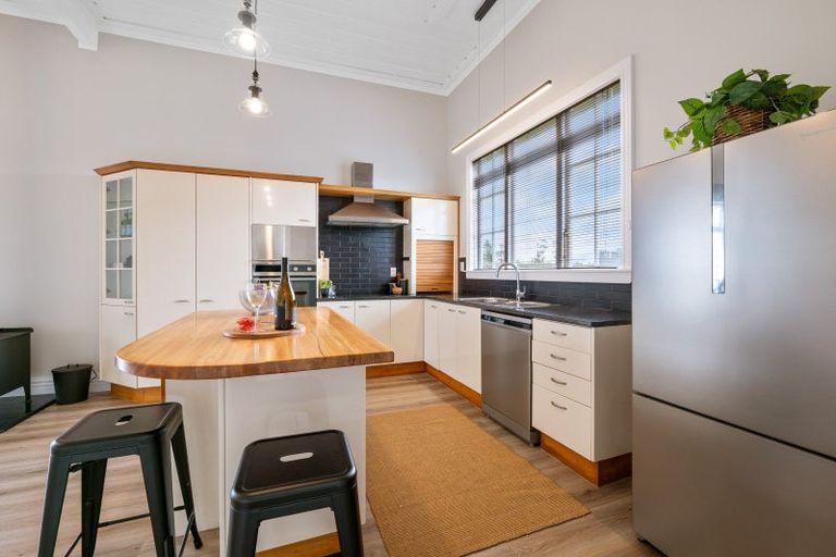 Photo of property in 56 Flint Road W, Stratford, 4332