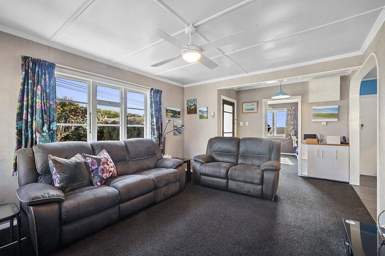 Photo of property in 95 Pioneer Road, Moturoa, New Plymouth, 4310