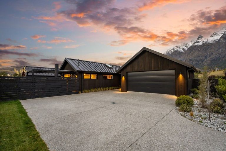 Photo of property in 28 Mcadam Drive, Jacks Point, Queenstown, 9371