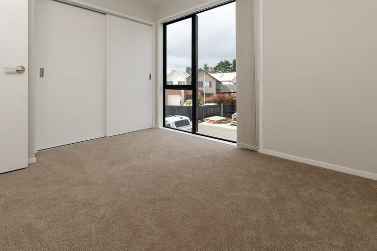 Photo of property in 2 Mikoikoi Crescent, Mangere Bridge, Auckland, 2022