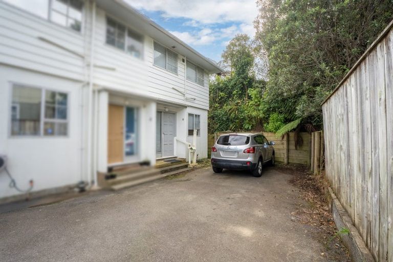 Photo of property in 6 Cyril Way, Paparangi, Wellington, 6037