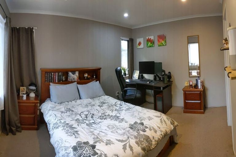 Photo of property in 20a Malmo Place, Massey, Auckland, 0614