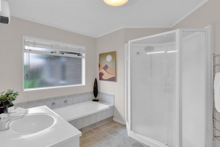 Photo of property in 18 Halcione Close, Flagstaff, Hamilton, 3210