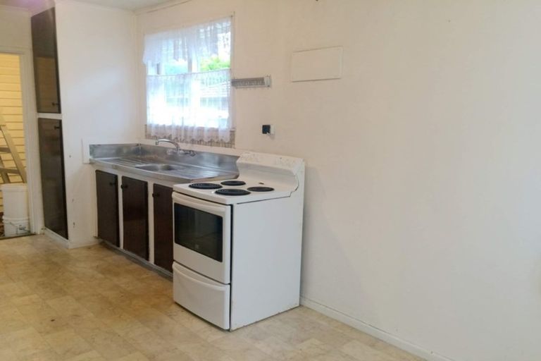 Photo of property in 23 Hill Crescent, New Lynn, Auckland, 0600