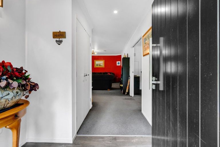 Photo of property in 17a Kauri Street, Inglewood, 4330