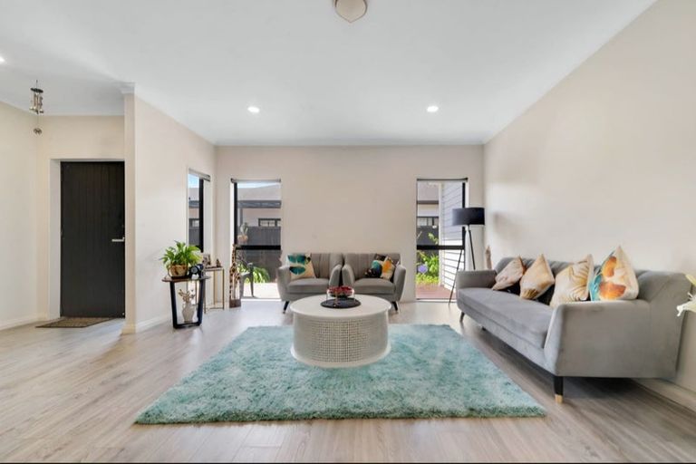 Photo of property in 6 Kakabeak Way, Takanini, 2110