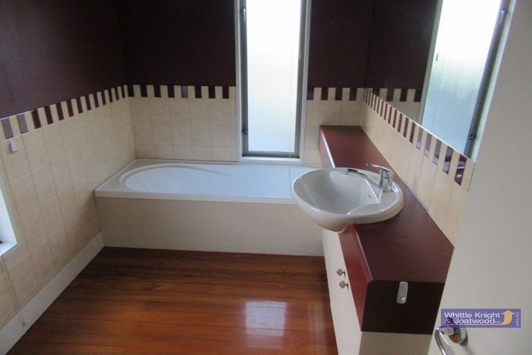 Photo of property in 76 Picton Avenue, Riccarton, Christchurch, 8011