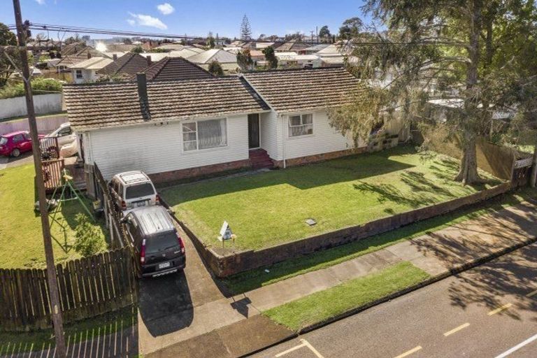 Photo of property in 44 Raglan Street, Mangere East, Auckland, 2024