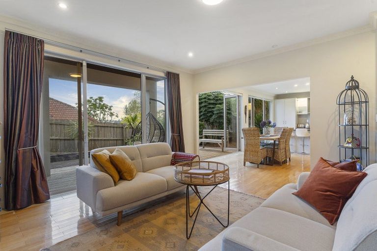 Photo of property in 5 Houhere Close, Albany, Auckland, 0632