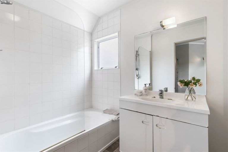 Photo of property in 52a Colonial Road, Birkenhead, Auckland, 0626