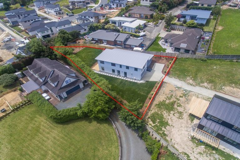 Photo of property in 9 Nerehana Place, Red Beach, 0932