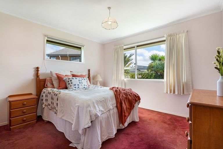 Photo of property in 2/13 Kowhai Avenue, Mangere Bridge, Auckland, 2022