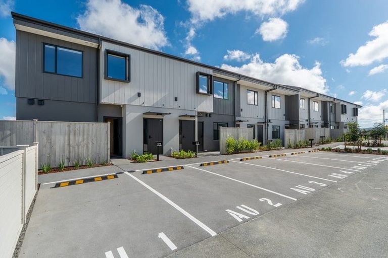 Photo of property in 6/18 Paraone Crescent, Takanini, 2112