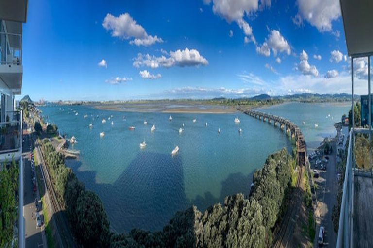 Photo of property in 72 Devonport Road, Tauranga, 3110