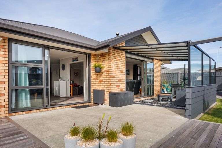 Photo of property in 12 Lorenzo Place, Kelvin Grove, Palmerston North, 4414