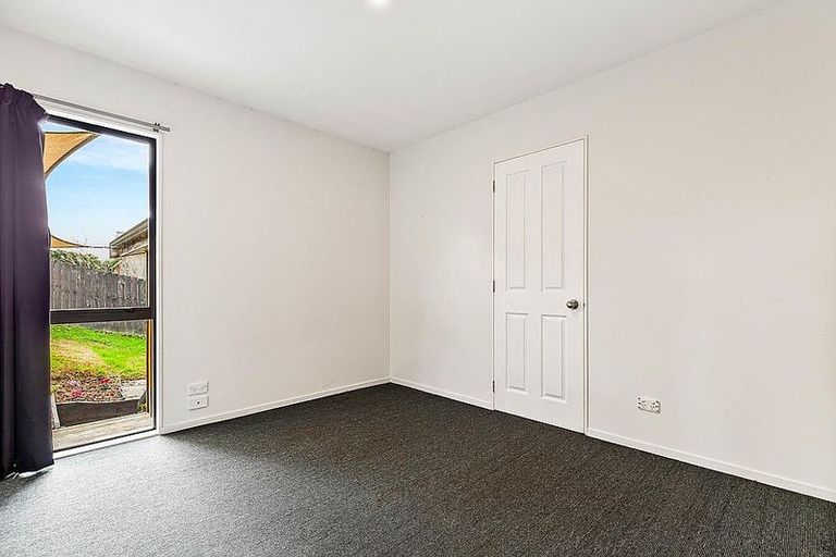 Photo of property in 15 Empressa Heights, Helensville, 0800