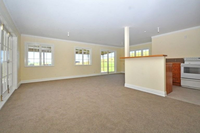 Photo of property in 1742 South Head Road, South Head, Helensville, 0874