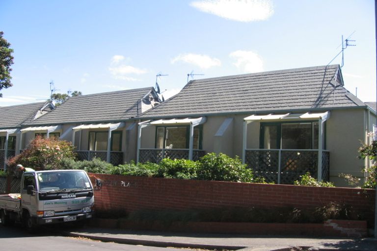 Photo of property in 27 Lawson Place, Mount Victoria, Wellington, 6011