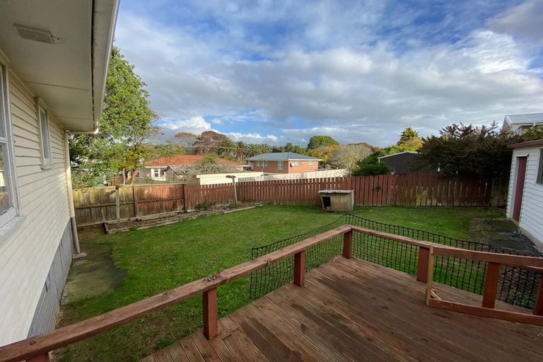 Photo of property in 19 Kayes Road, Pukekohe, 2120