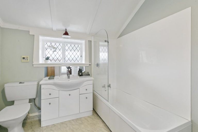 Photo of property in 255 The Parade, Island Bay, Wellington, 6023