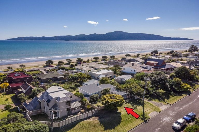 Photo of property in 134 Seaview Road, Paraparaumu Beach, Paraparaumu, 5032