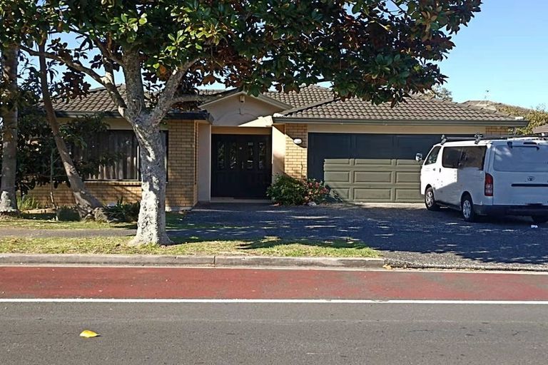 Photo of property in 12 Gunner Drive, Te Atatu Peninsula, Auckland, 0610