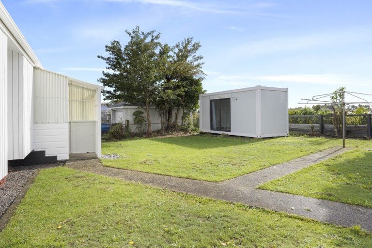 Photo of property in 6 Calgher Avenue, Waitara, 4320