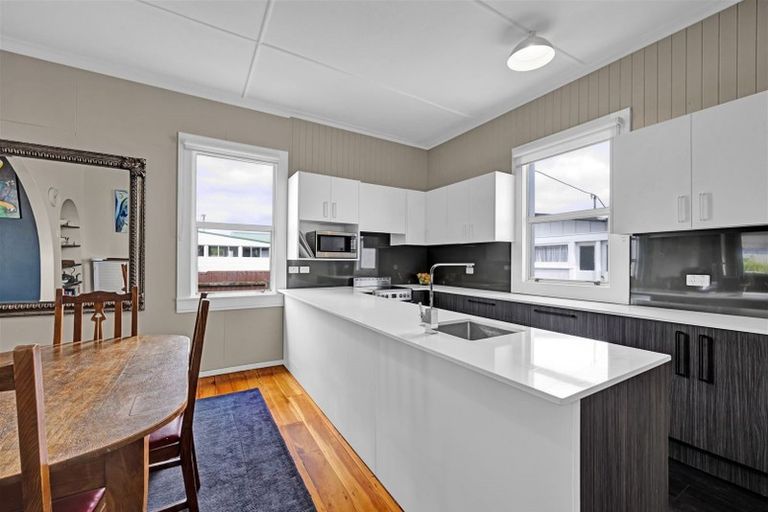 Photo of property in 255 Princes Street, Hawera, 4610