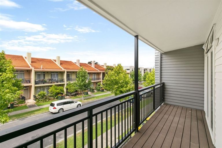 Photo of property in 2/44 Carlos Drive, Flat Bush, Auckland, 2016